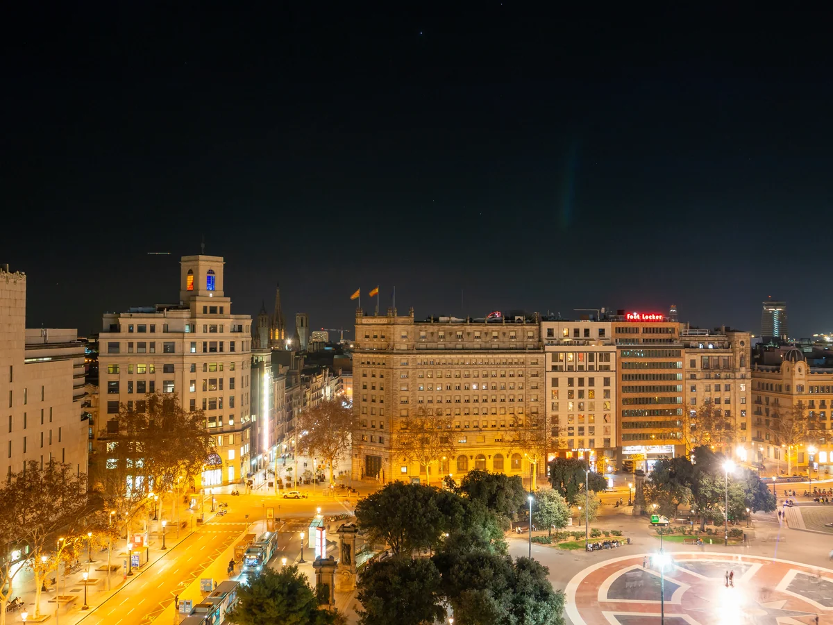 Plaça Catalunya, cerca del Hotel Vasanta
